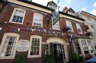 Exterior The Saracens Head Hotel