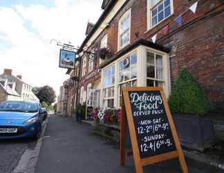 Exterior 2 The Saracens Head Hotel