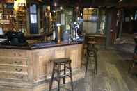 Quầy bar, cafe và phòng lounge The Kings Arms Chipping Norton