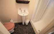 In-room Bathroom 3 The Kings Arms Chipping Norton