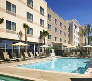 Kolam Renang 2 Fairfield Inn & Suites Tustin Orange County