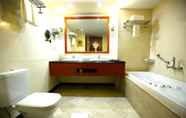 In-room Bathroom 5 Ramada by Wyndham Amritsar
