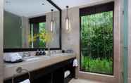 In-room Bathroom 7 Banyan Tree Tengchong