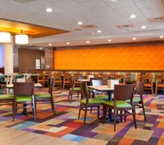 Restaurant 2 Fairfield Inn & Suites by Marriott Ithaca