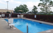 Swimming Pool 2 Days Inn by Wyndham Greenville South/Mauldin