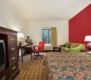 Bedroom 3 Days Inn by Wyndham Greenville South/Mauldin