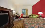 Bedroom 3 Days Inn by Wyndham Greenville South/Mauldin