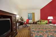 Bedroom Days Inn by Wyndham Greenville South/Mauldin