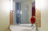 Phòng tắm bên trong 7 ibis Izmir Alsancak