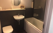 In-room Bathroom 6 The Selsey Arms