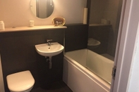 In-room Bathroom The Selsey Arms