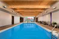 สระว่ายน้ำ Home2 Suites by Hilton Pittsburgh / McCandless, PA