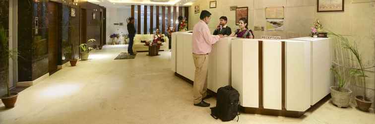 Lobby Hotel Maniram Palace