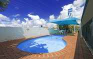 Swimming Pool 3 Y Motels Rockhampton