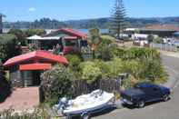 Exterior Moanarua Beach Cottage