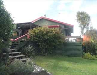 Exterior 2 Moanarua Beach Cottage