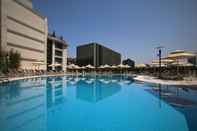 Swimming Pool Radisson Blu Hotel, Istanbul Sisli