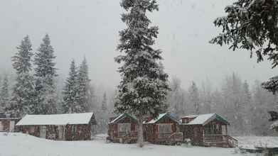 Exterior 4 Gwin's Lodge & Roadhouse Est. 1952