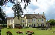 Ruang untuk Umum 2 Worplesdon Place Hotel