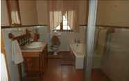 In-room Bathroom 5 SpionKop Lodge