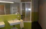 In-room Bathroom 4 Appartementhotel Landhof Usedom