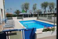 Swimming Pool Hotel Costazzurra