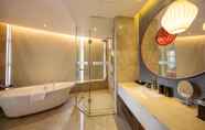 Toilet Kamar 7 Maison New Century Hotel Dongguan