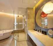 In-room Bathroom 7 Maison New Century Hotel Dongguan