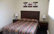 ห้องนอน 4 Redford Motel