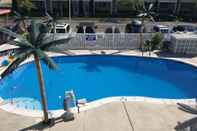 Kolam Renang Dolphin Inn