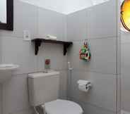 In-room Bathroom 4 Aguamarinha Pousada