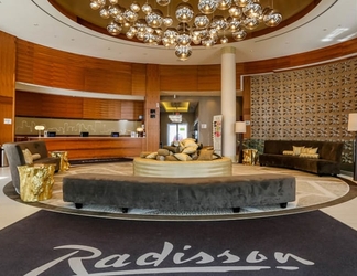 Lobby 2 Radisson Hotel & Conference Centre Calgary Airport