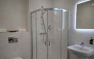 In-room Bathroom 7 The Elleray