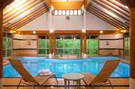 Swimming Pool Marwell Hotel