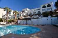 Swimming Pool Auberge de la Calanque