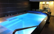 Swimming Pool 6 Hotel SPA QH Centro Leon