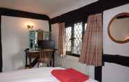 Bilik Tidur 3 Bed and Breakfast Dunsfold