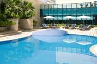 Swimming Pool Holiday Inn Muscat Al Seeb, an IHG Hotel