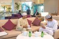 Bar, Cafe and Lounge Holiday Inn Muscat Al Seeb, an IHG Hotel