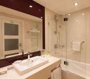 In-room Bathroom 7 Holiday Inn Muscat Al Seeb, an IHG Hotel