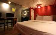 Bedroom 2 Zip Hotel