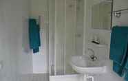 In-room Bathroom 4 De Herberg van Anderen