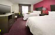 Bedroom 6 Hampton Inn & Suites Buffalo Airport