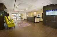 Lobby Hampton Inn & Suites Buffalo Airport