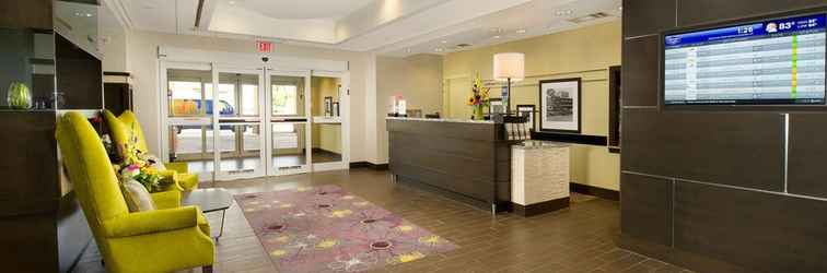 Lobby Hampton Inn & Suites Buffalo Airport