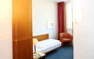 Bedroom 2 H24 Hoteltow