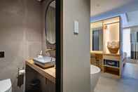 In-room Bathroom Zara Tower Hotel