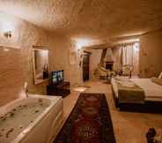Bedroom 2 Ortahisar Cave Hotel