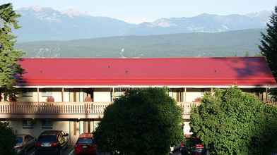 Exterior 4 Rocky Mountain Springs Lodge