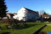 Exterior The Coach & Horses Inn